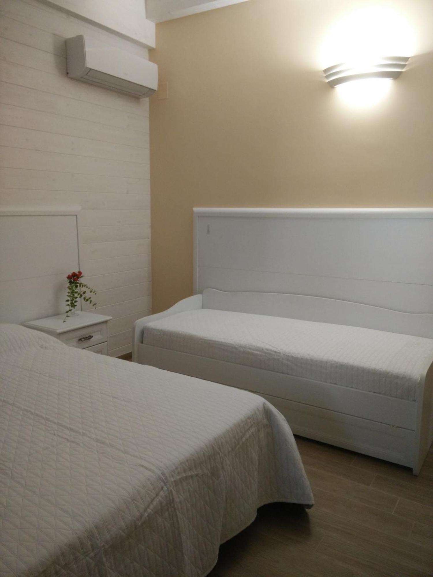 Bed and Breakfast Le Camelie Джиноза-Марина Номер фото