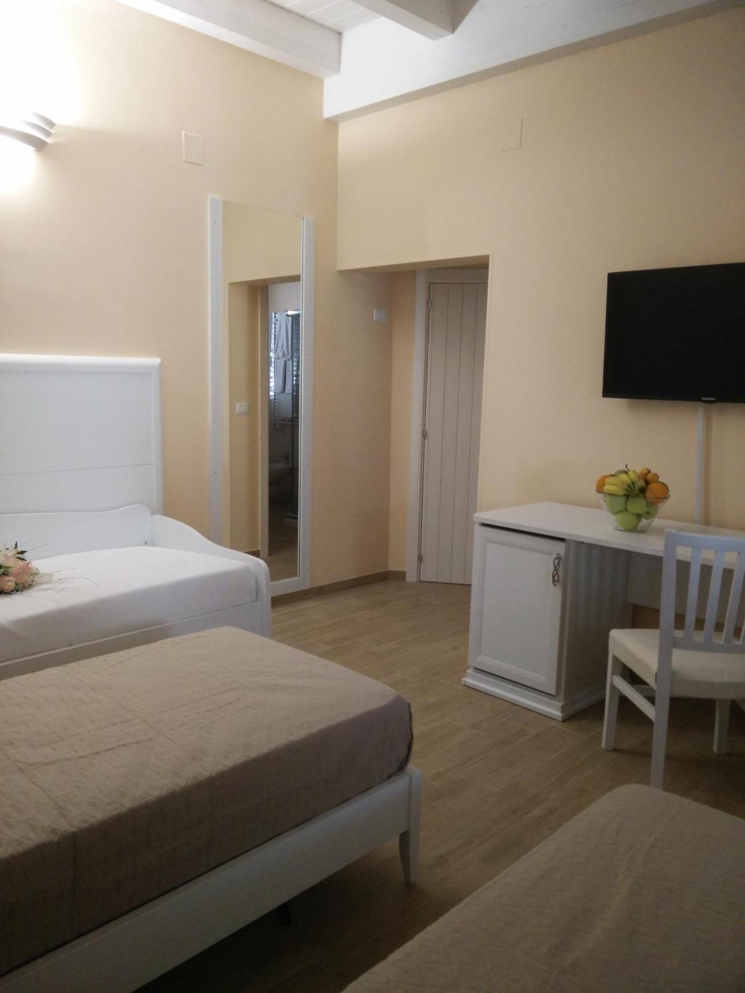 Bed and Breakfast Le Camelie Джиноза-Марина Номер фото