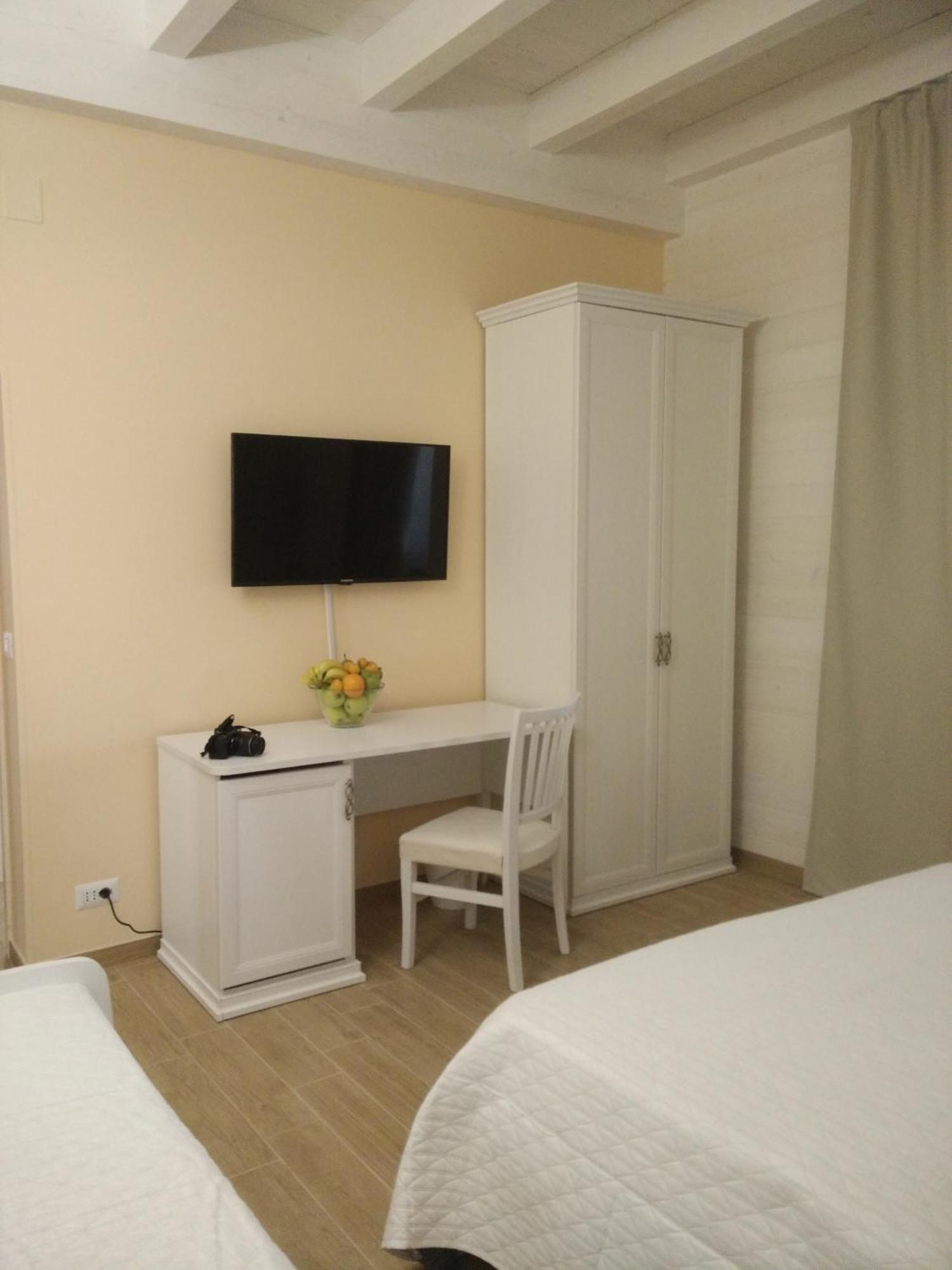 Bed and Breakfast Le Camelie Джиноза-Марина Номер фото