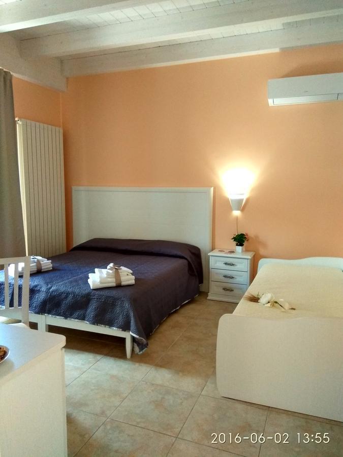 Bed and Breakfast Le Camelie Джиноза-Марина Номер фото