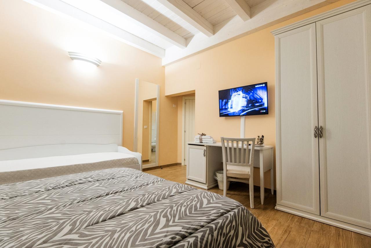 Bed and Breakfast Le Camelie Джиноза-Марина Экстерьер фото