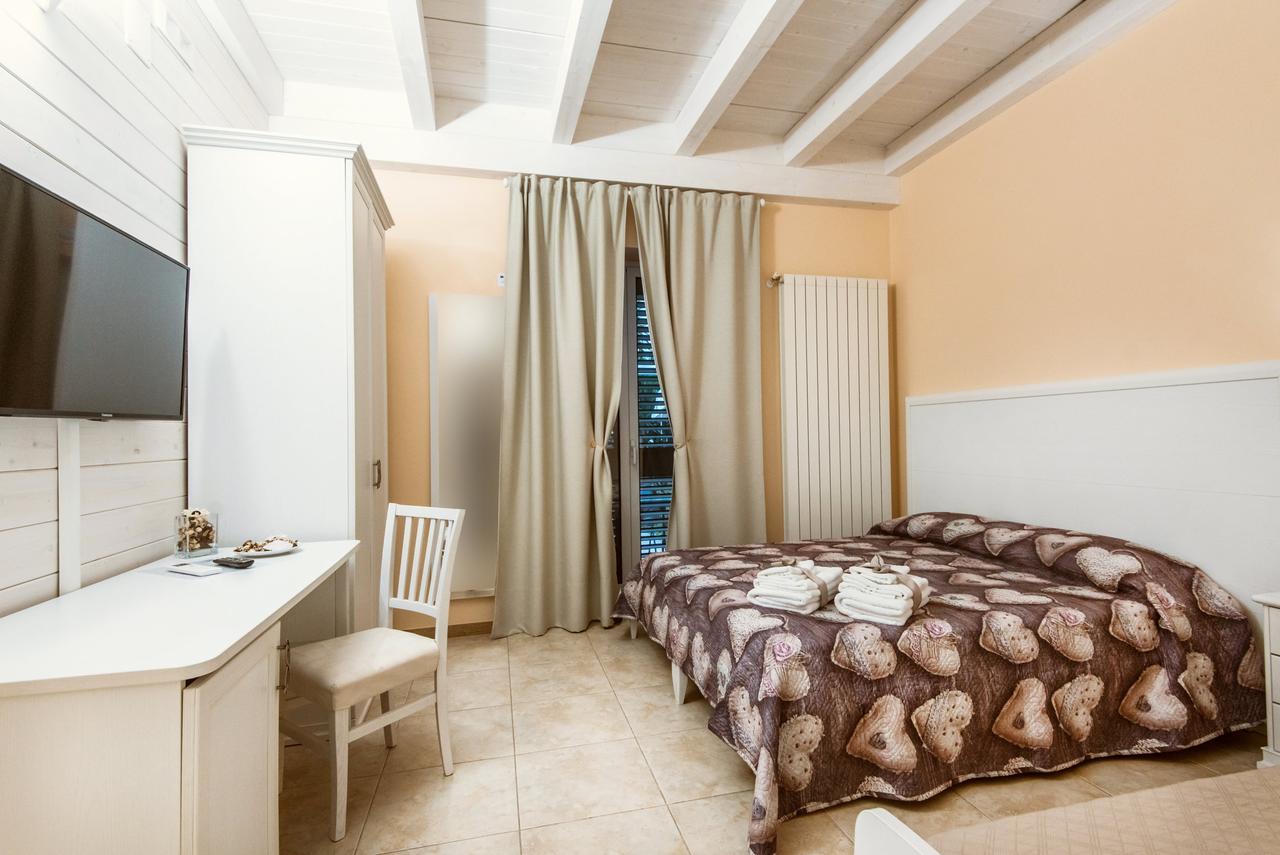 Bed and Breakfast Le Camelie Джиноза-Марина Экстерьер фото